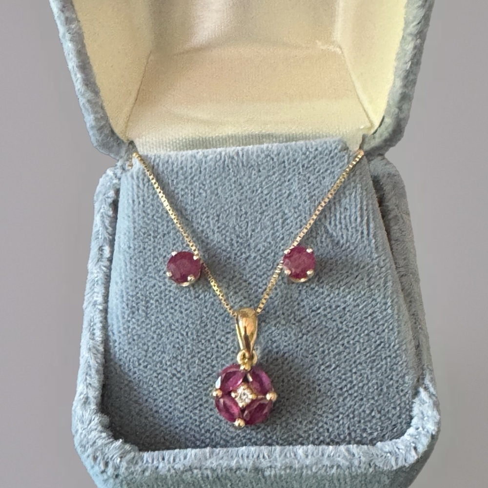 💎Elegant Diamond, Garnet and Gold Jewelry Set - Picture 3 of 5